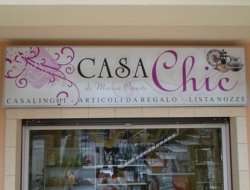 Casa chic - Affettatrici e tritacarne,Argenterie,Articoli natalizi,Articoli pulizia,Articoli regalo,Barattoli,Bicchieri, posate e piatti in carta e plastica,Bomboniere ed accessori,Bottiglie, fiaschi e damigiane,Casalinghi,Cassettiere,Cristallerie,Ombrelloni,Profumerie,Sedie e tavoli,Addobbi e articoli per feste vendita - Monasterace (Reggio Calabria)