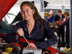 Officina pennesi alvaro - Autofficine, gommisti e autolavaggi attrezzature - Civitanova Marche (Macerata)