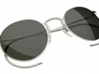 L' occhialaio ottica lenti a contatto ed occhiali