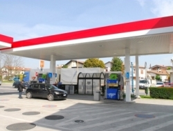 Distributore esso autofficina carraro - Distribuzione carburanti e stazioni di servizio,Autofficine e centri assistenza,Autoaccessori - commercio,Autofficine, gommisti e autolavaggi attrezzature - Paese (Treviso)