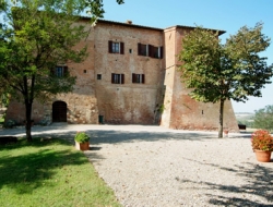 Castello di saltemanno - Agriturismo - Monteroni d'Arbia (Siena)