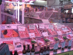 D.e.b. 98 supermercati srl - Alimenti regionali e tipici,Supemercati, grandi magazzini e centri commerciali - Genova (Genova)