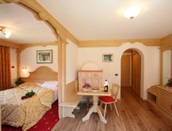 Hotel crepes de sela di valentini carlo e c. sas - Hotel - Campitello di Fassa (Trento)