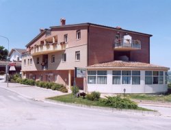 Residence la collinetta - Alberghi,Bar e caffè,Case Vacanze,Escursioni turistiche,Feste ed eventi organizzazione e animazione,Hotel,Residence country house,Residences ed appartamenti ammobiliati,Ristoranti - Cagli (Pesaro-Urbino)