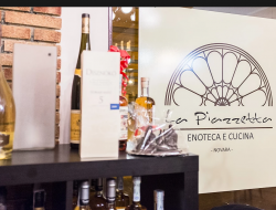 Enoteca la piazzetta - Bar e caffè,Enoteche e vendita vini - Novara (Novara)