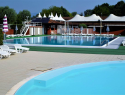 Camping citt? di angera - Campeggi, ostelli e villaggi turistici - Trezzano sul Naviglio (Milano)