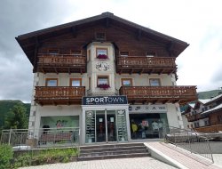 23030 sportown - Abbigliamento sportivo, jeans e casuals - Livigno (Sondrio)